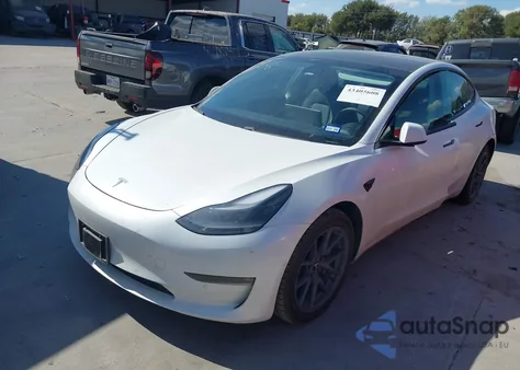 2021 Tesla Model 3 Long Range Dual Motor All-Wheel Drive z USA, uszkodzony, nr VIN 5YJ3E1EB2MF872377
